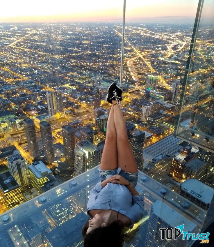 Sky Deck từ trên cao nhìn xuống