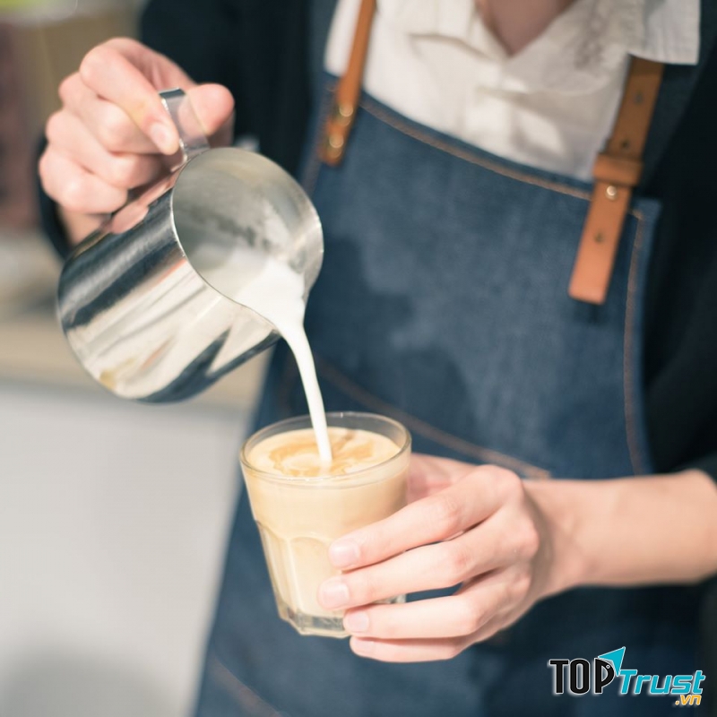 Nhân viên pha chế chuyên nghiệp tại Sky Garden