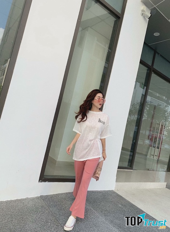 Với những mặt hàng đẹp, luôn luôn thay đổi phong cách và giá cả hợp lý, phù hợp với sinh viên thì đây là một nơi lý tưởng cho bạn thỏa mãn cơn khát mua sắm của mình