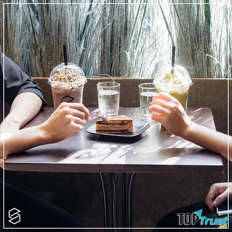 Quán có nước ngon, bánh ngọt được chăm chút tỉ mỉ vô cùng đẹp mắt