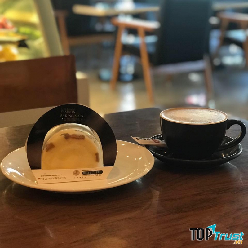 Đồ uống và bánh ngọt tại Snow Island Coffee