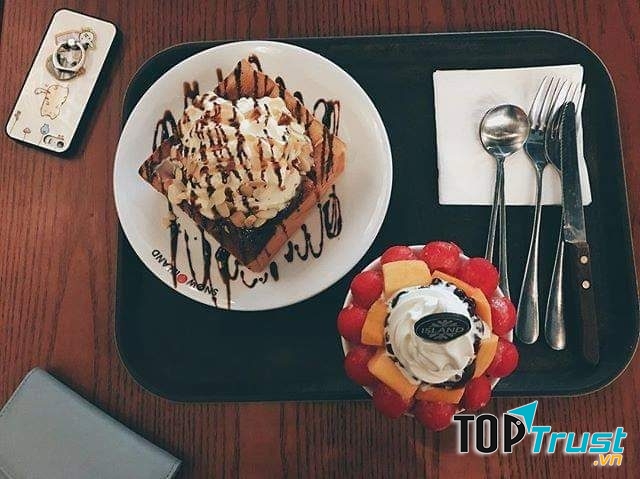 Tới Snow Island Coffee Bac Ninh, bạn sẽ như lạc vào thiên đường kem với vô vàn thực đơn hấp dẫn, ngon mắt.
