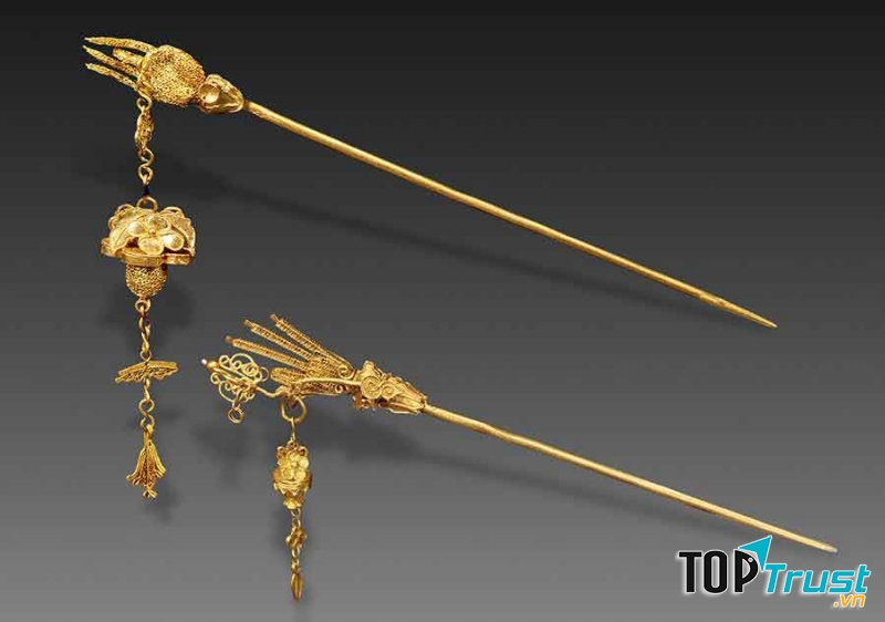 Trâm cài, kim sắt và quạt