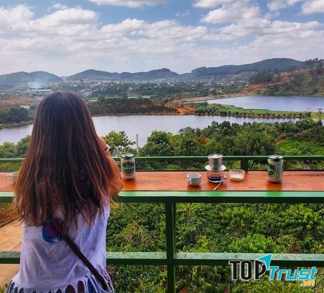 Tha hồ ngắm mây trời nhé