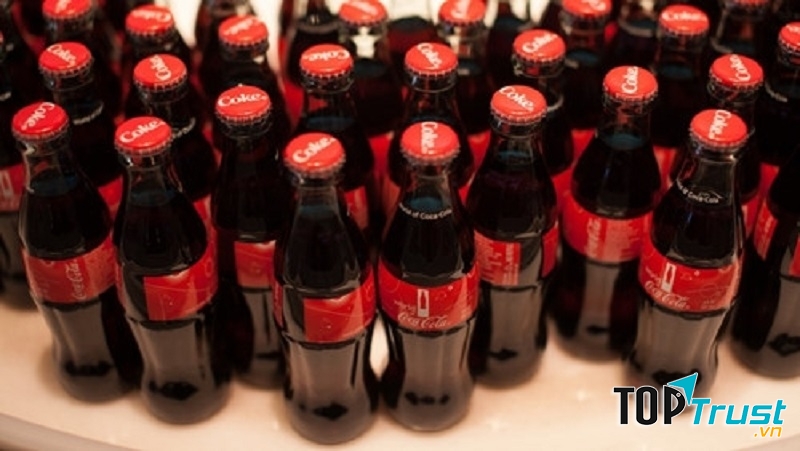 Số chai Coca-Cola xấp xỉ số chai năm đầu bán được