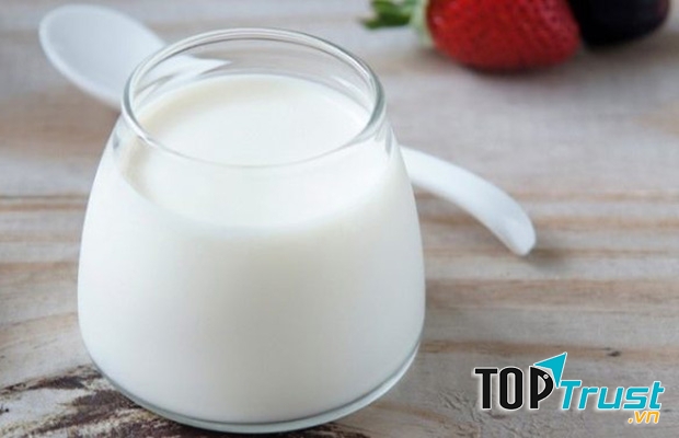 Ăn sữa chua lượng vừa đủ, không nên ăn quá nhiều