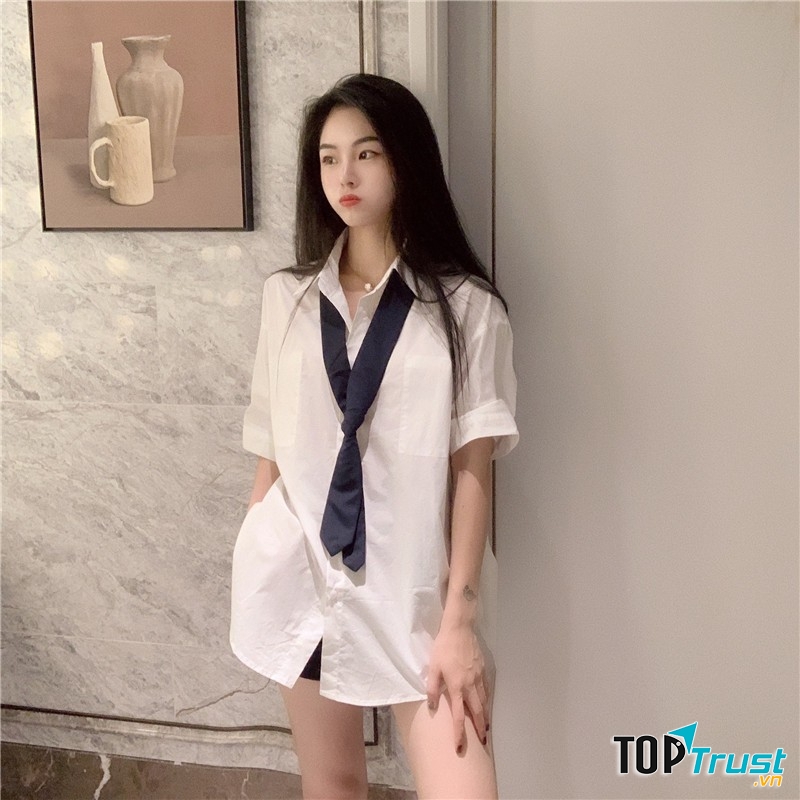 Sơ mi giấu quần giúp bạn khoe được cặp đùi thon gọn