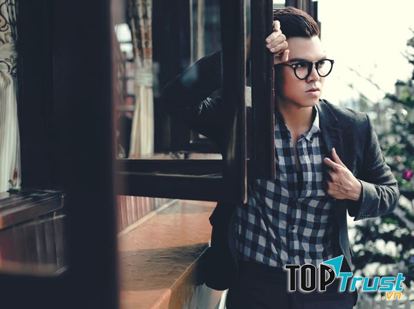 Sơ mi kẻ khoác ngoài layer cho những chàng trai năng động