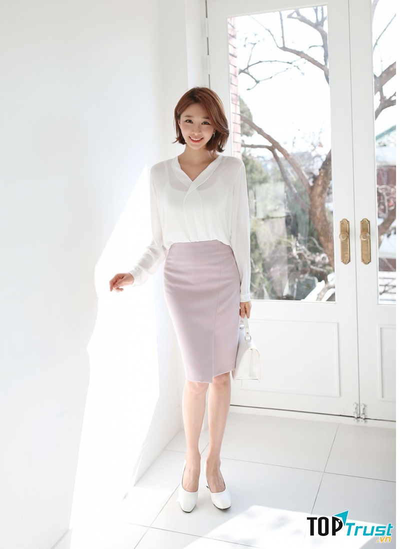 Sơ mi trắng mix chân váy bút chì chuẩn cô nàng thanh lịch