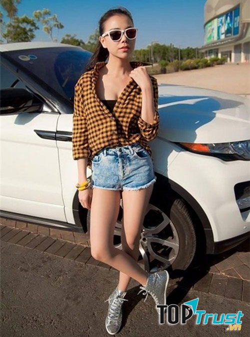 Áo sơ mi kết hợp quần shorts, nét phá cách của cô nàng hiện đại