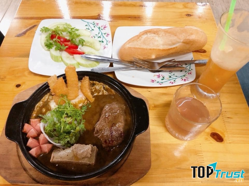 Suất bánh mỳ chảo của Sóc Beo Quán