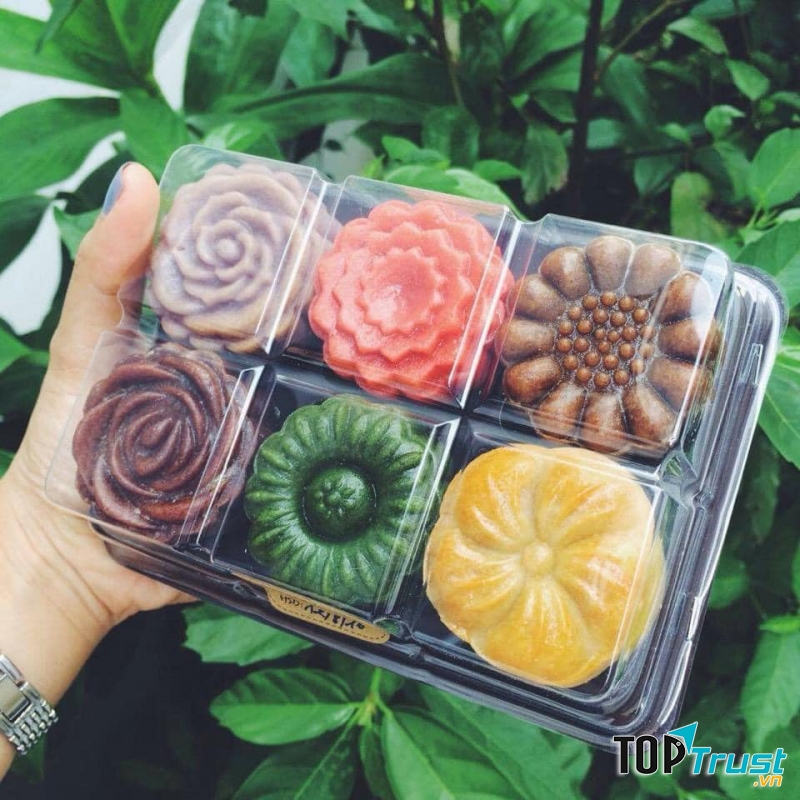 Bánh ở tiệm Sóc Nhí có khá nhiều nhân để khách hàng lựa chọn