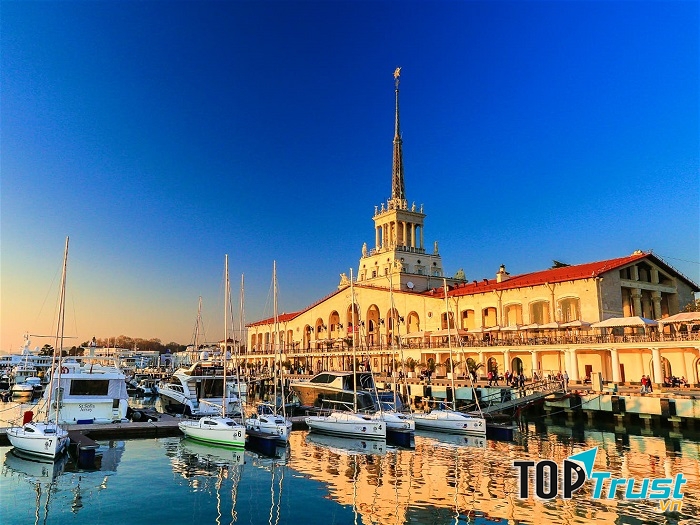 Cảng biển Sochi mang phong cách kiến trúc cổ điển Nga
