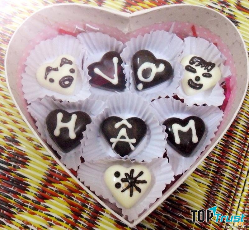 Socola khắc chữ theo yêu cầu