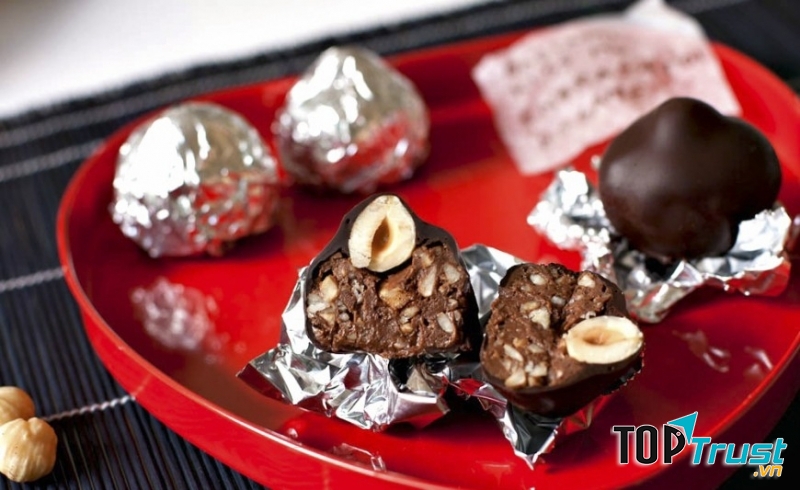 Socola trái cây thực chất là sự kết hợp giữa hoa quả và socola.