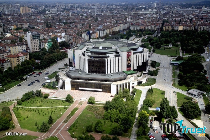 Thủ đô Sofia không chỉ cuốn hút du khách quốc tế bằng sự đông đúc, sôi động mà còn bởi nét cổ kính và hiện đại được quy hoạch rất tỉ mỉ