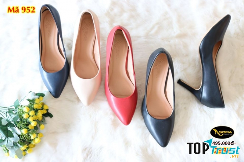 Bày trí giày bên trong Sofia Quy Nhơn