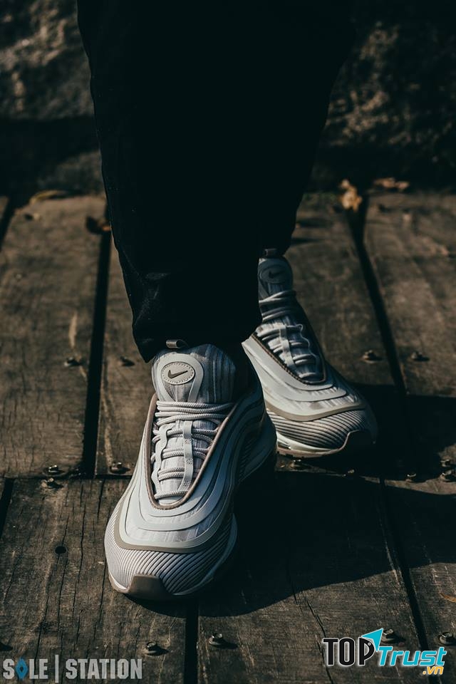 Số lượng hàng có sẵn đa dạng đến từ nhiều thương hiệu, nhiều chủng loại như chạy bộ, bóng rổ, thời trang,... cùng mức giá ổn định, phải chăng, dịch vụ khách hàng tốt và có độ uy tín cao