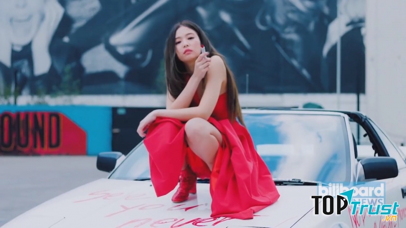 Jennie quyến rũ trong mv Solo