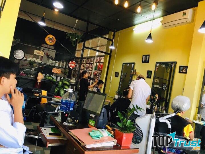 Duy Barber shop luôn quan tâm đến chất lượng và lấy cảm nhận của khách hàng làm tiêu chí hàng đầu, vì vậy tiệm đã trở thành địa chỉ quen thuộc của rất nhiều khách hàng nam giới cũng như cả nữ giới tại Kon Tum