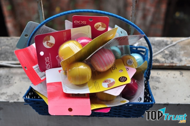 Son trứng dưỡng môi EOS  Evolution Of Smooth Lip Balm