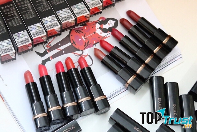 Son lì Ecole Shine Black Lipstic
