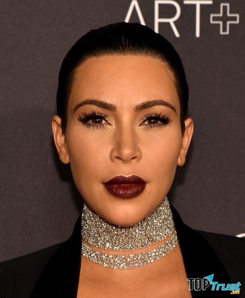 Sử dụng son môi ó tông màu đậm