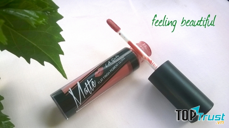 Màu cam đất của sản phẩm này khá tối nên sẽ phù hợp hơn khi bạn muốn thay đổi phong cách trưởng thành và sexy.