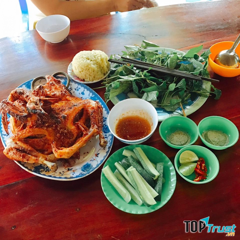 Sơn Thủy Ngư Quán - Cá Trê Nướng & Gà Nướng