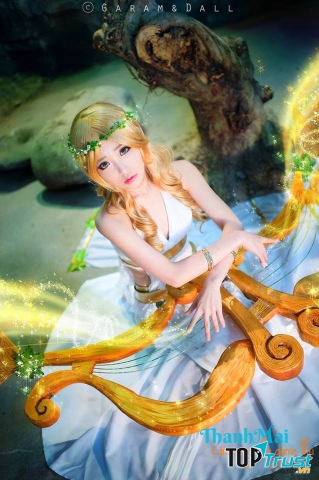 Tomia cosplay Sona Tiên Nữ