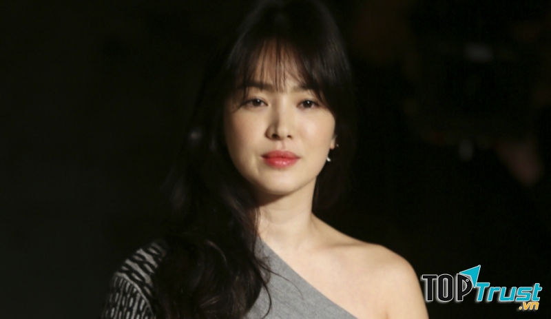 Vẻ đẹp bất chấp thời gian của nữ thần mặt mộc