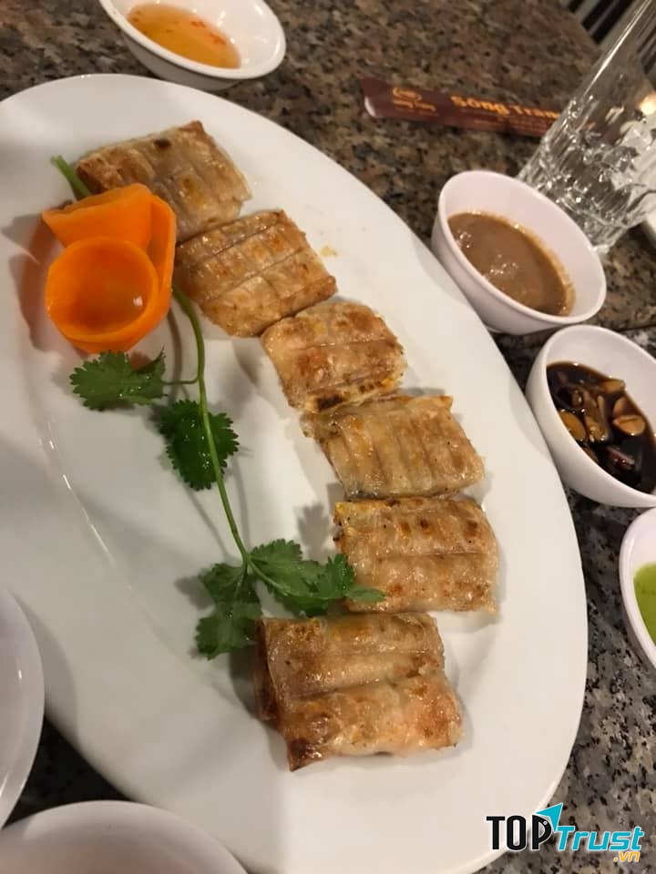 Nhà hàng Sông Trăng