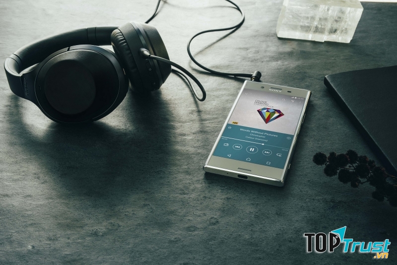 Sony Xperia XZ Premium được trang bị pin dung lượng 3.230mAh