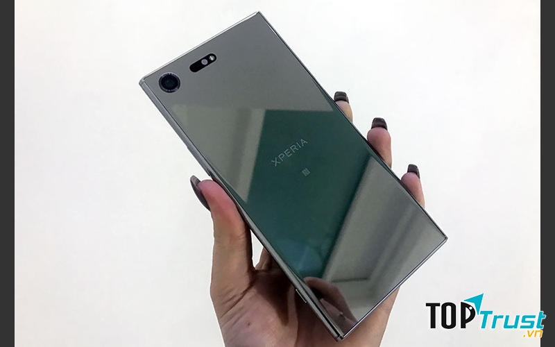 Sony Xperia XZ Premium sở hữu mặt lưng bóng bẩy