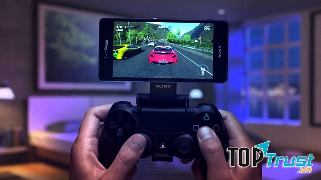 Gắn thêm một chiếc gamepad nữa là đủ bộ để chiến game rồi!