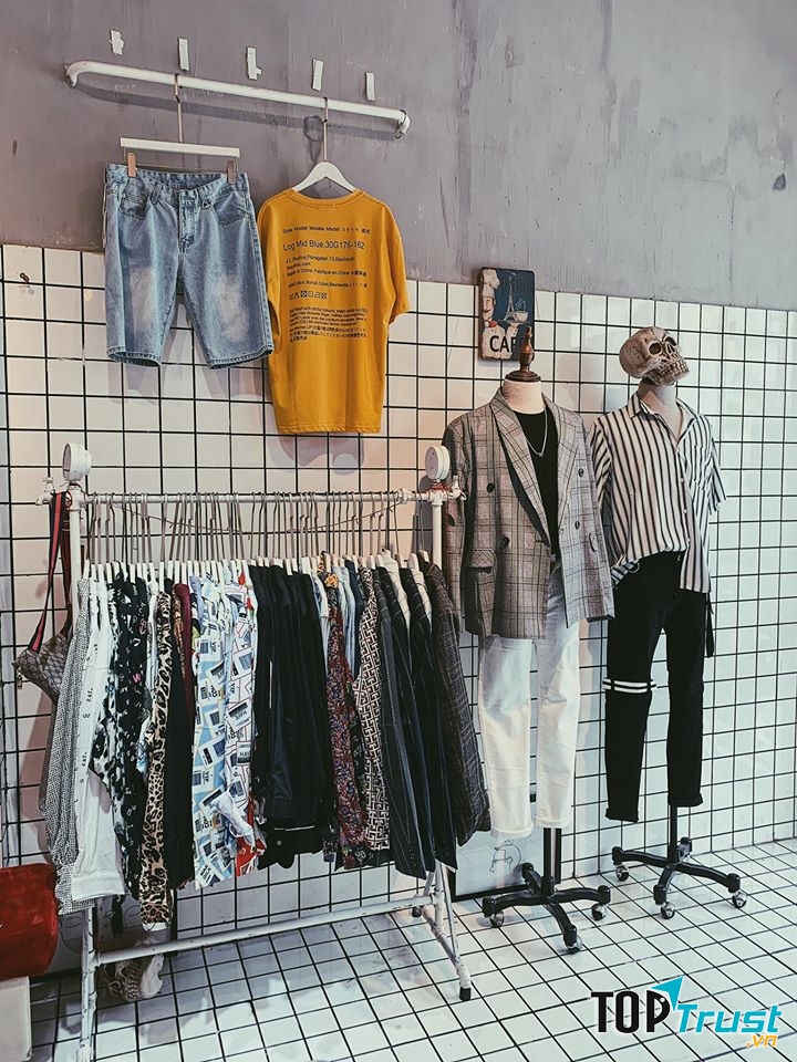 Giá cả ở đây trung bình so với mặt bằng chung, những set đồ được gợi ý trên Fanpage cũng là một lựa chọn khá hay ho