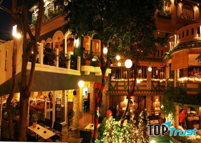 Quán về đêm lung linh vô cùng