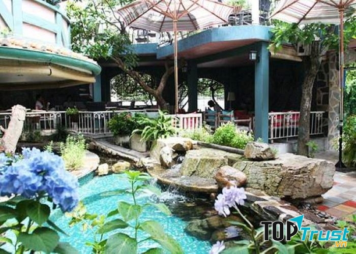 Không gian đẹp, thoáng đãng với nhiều cây xanh