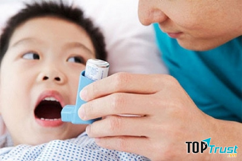 Trẻ nhỏ bị mắc bệnh hen phế quản vào mùa xuân.