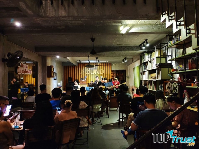 Đêm nhạc của quán
