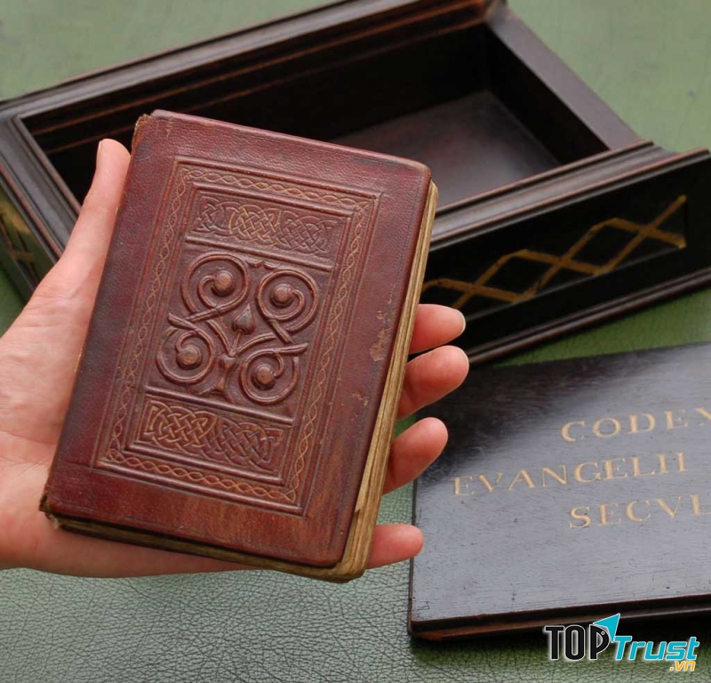 St Cuthbert Gospel - 15,1 triệu USD