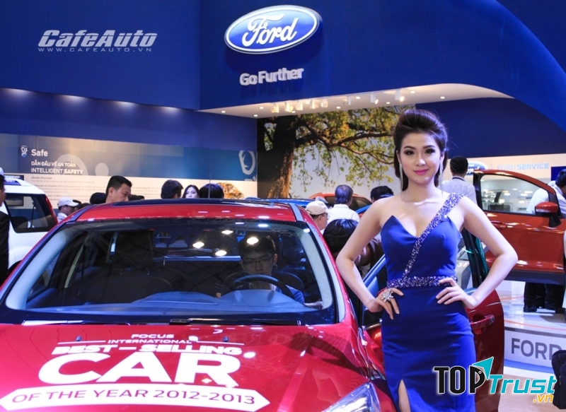 Người mẫu tại triển lãm xe hơi