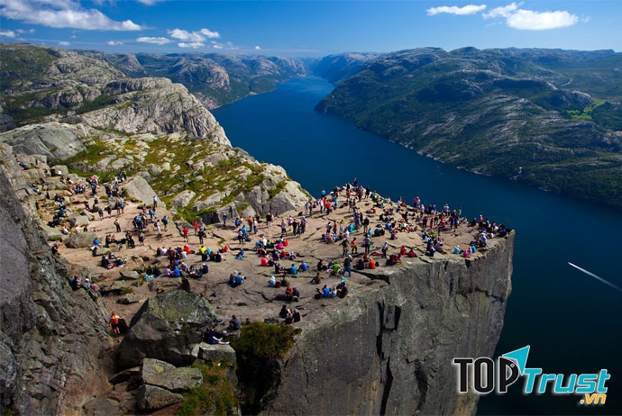 Kjerag được đánh giá là một trong những địa điểm leo núi hàng đầu ở châu Âu