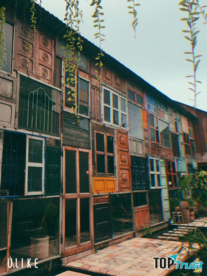 Quán được decor tỉ mỉ