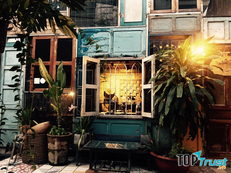 Không gian quán cũng khá thích hợp cho việc học nhóm hay tổ chức các câu lạc bộ vào cuối tuần.