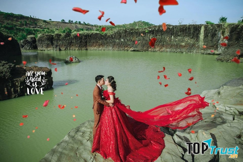 Studio Áo Cưới Nam Huyền.