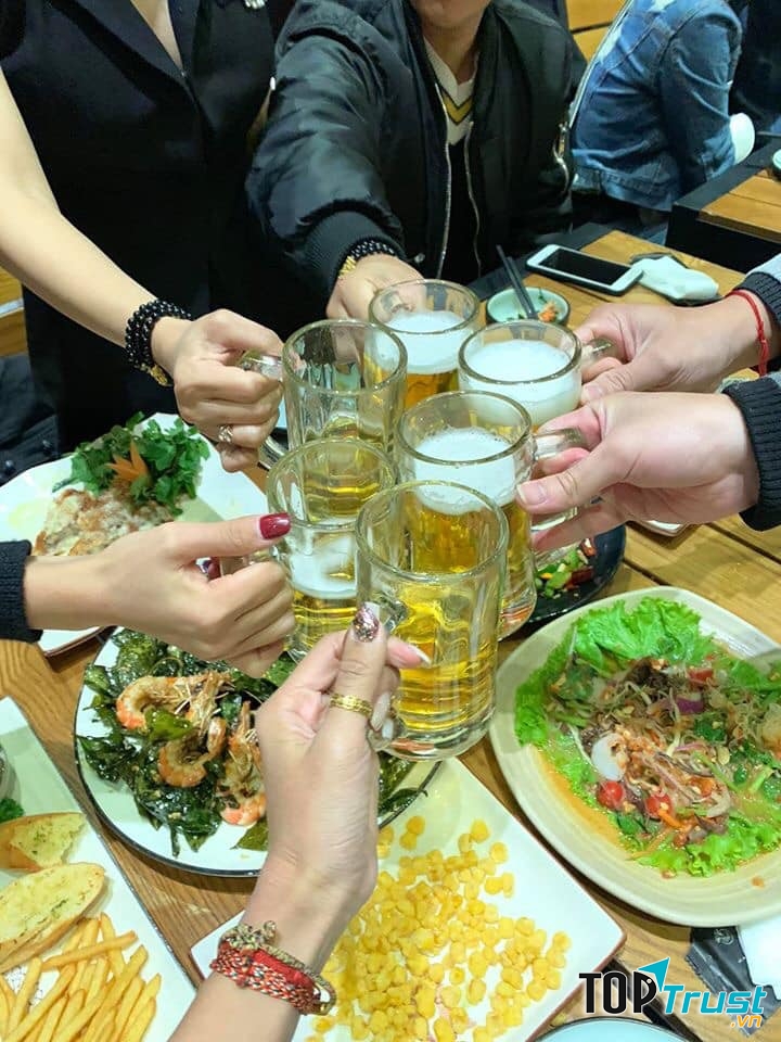 Sứ Bia