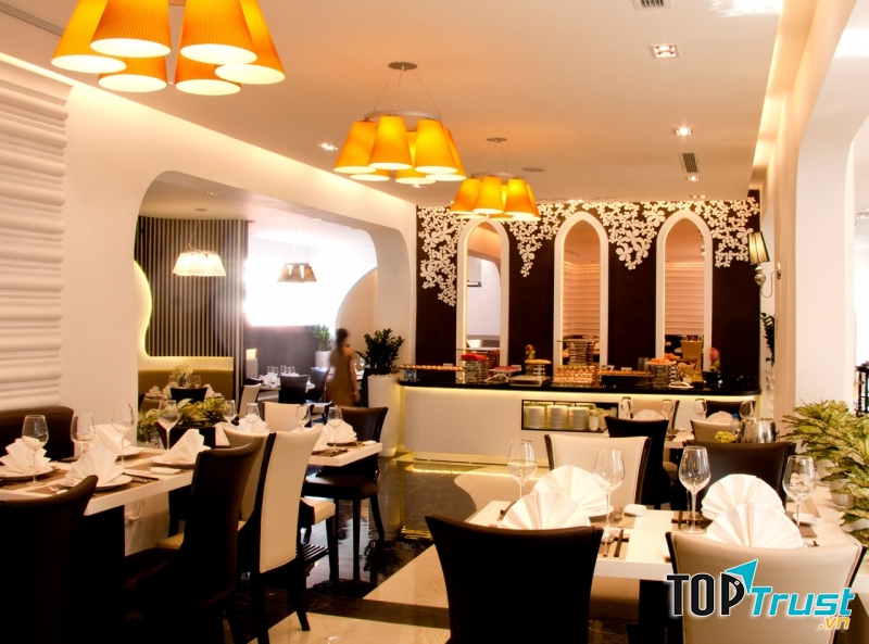 Không gian mang đậm phong cách châu Âu nhưng món ăn châu Á của Sứ Buffet