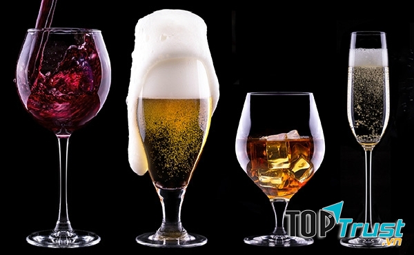 Sử dụng rượu champagne hoặc bia