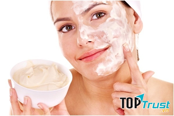 Dùng 1 thìa cafe Baking soda hòa vào nửa lít nước để lau mặt